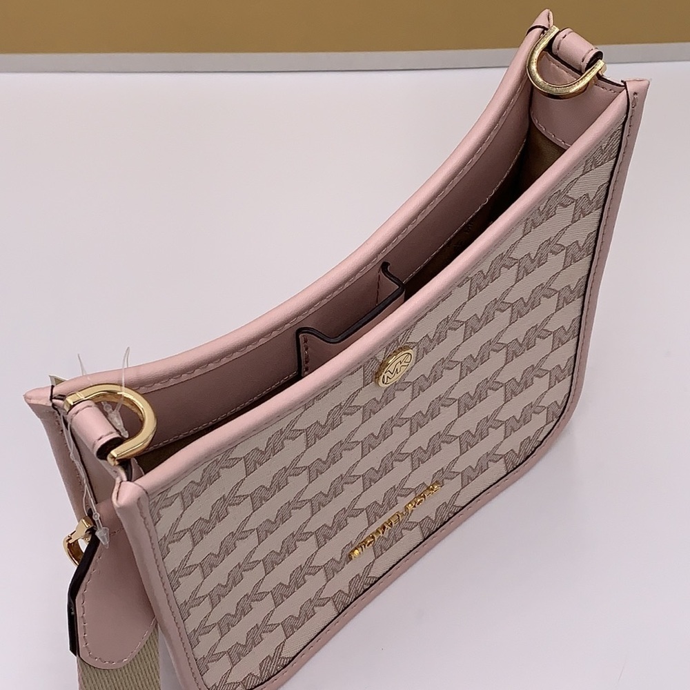 MICHAEL KORS
Briley Small Logo Messenger XBODY Bag POWDER BLUSH MULTI - Picture 10 of 16